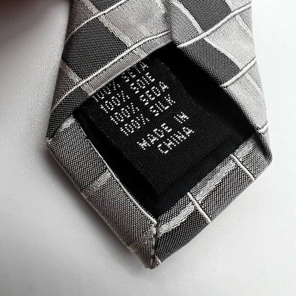 Hermoso New York Silver and Gray Patterned Tie Necktie 100% Silk C3 - Picture 5 of 5